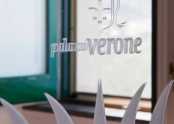 לינה וארוחת בוקר Palazzo Verone סקאלה